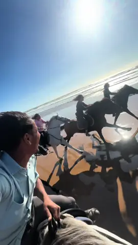 Hey dude! Holidays change lives… so call your boss—because “out of office” might just be the best decision you make all year. Go claim your freedom 😄✈️🇲🇦🐎 👉🏼 We are animal lovers, a stable and a Travel Agents based in Morocco. Join us for an unforgettable horseride holidays. Ride the best stallions and meet the best team of riders. . . . . . . #horse #horsesoftiktok #fyp #equestrian #caballos 