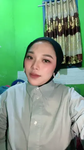 Ga ngeuh kerah baju ga rapih
