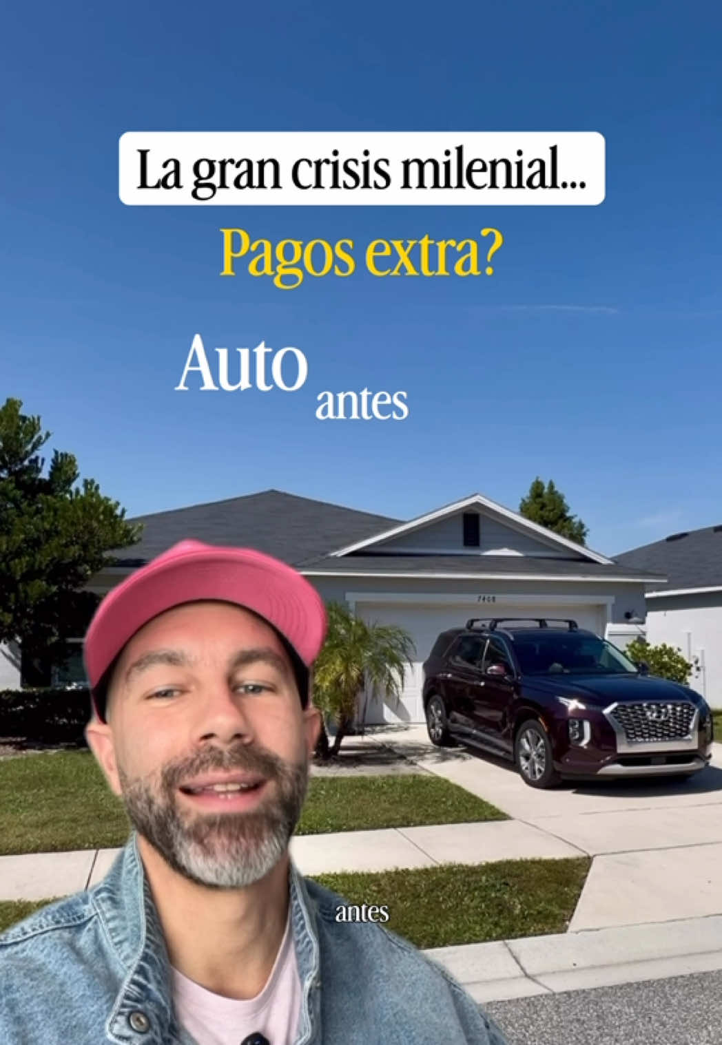 NUUUUUUNNNNNCAAAAAA le voy a hacer un pago extra a mi hipoteca. Sí, ya sé. Insta dice que estoy destruyendo mi futuro financiero. Y sí… hay 800000 Reels explicando cómo puedes ahorrarte 15 años y $100k haciendo un pago extra al trimestre. No suena mal. Pero… yo? Nunca. Ni uno. Ni aunque Dave Ramsey me esté mirando desde el clóset. Quizás a ti te funcione, especialmente si tus fotos del prom son en blanco y negro. La decisión depende de 4 cosas: -Qué tan cerca estás del retiro -Qué otras deudas tienes -Tu tasa de interés -Tu disciplina Cuándo debo hacer pagos extras? Hay UN momento en la vida donde hacer pagos extras a la hipoteca hace sentido→ cuando te estás acercando al retiro. O sea, más o menos a 15 años de despedir a tu jefe.  Lo ideal es que uno se retire con 0 DEUDAS y YHLQMDLG Money- suficiente dinero para hacer lo que te de la gana.  Mientras uno es joven, tenemos tiempo para: saldar la hipoteca poco a poco, e invertir a la misma vez.  Pero a medida que nos ponemos viejos, esa ventana se cierra. Y hay que apretar. So, si cruzaste la curva peligrosa de los 50→ no es mala idea hacerle pagos extras al principal para llegar #debtfree al retiro. Ahora, si eres menor de 50… Mejor invierte el dinero. No es garantizado, pero es razonable esperar que el mercado rinda en promedio un 10% de retorno anual. Esto significa que una persona joven con un interés bajo, se pudiera embolsillar la diferencia entre la tasa de la hipoteca y el retorno del mercado.  Por ejemplo, tengo una hipoteca al 3.37% (del 2021) con un balance de $206k.  Si le hiciera pagos extras de $300 mensuales→ saldaría la casa en 18 años. Me ahorraría 9 años y $33k de intereses. Ahora, si invirtiera los $300 en el S&P 500 –en vez de aplicarlos al principal de la casa– es probable que en 18 años termine con un portafolio de $165k y un balance hipotecario de $85k. Yup, una diferencia neta de $80,000(!!!) Pero solo funciona si tienes la disciplina de invertir.  No hacer pagos extras a la hipoteca solo hace sentido: -si lo inviertes, o  -si saldas otra deuda con un interés más alto. Si es para fututearlos… no se ni porque estás leyendo esto… 😂