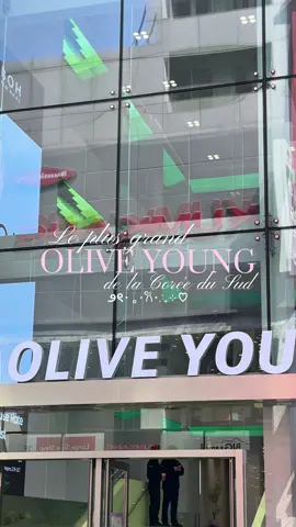 Le plus grand @OLIVE YOUNG Global de la Corée !!! 😱🇰🇷 #oliveyoung #kbeauty #seoul #coreeadesud #oliveyoungkorea 