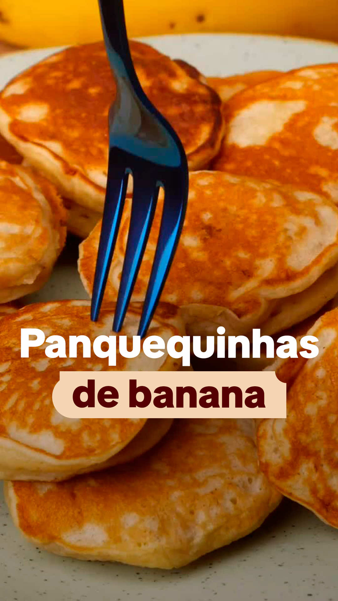 Quem é apaixonado por panquequinhas de banana? Vem aprender essa receita. #cozinhafacil #banana #AprendaNoTikTok @Receitas Natália Palmegiano @Milena Silvana 
