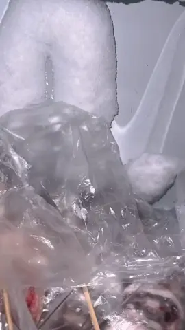 scraping and eat ice store ? . .  #freezerfrosteating #iceeatingasmr #icecrunchyasmr #icestore #scrapingasmr 