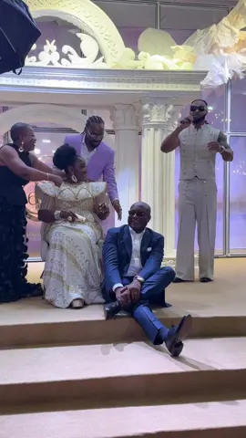 Virtuous woman are hard to find ,,,,, “WATCH TO THE END” For Chief onyema,MD Of Airpece ✈️ to sit on the floor to celebrate his beloved wife @60 is worthy of emulation,,,he also rejected chair offered to him ,,,,,HBD Alice🎂❤️