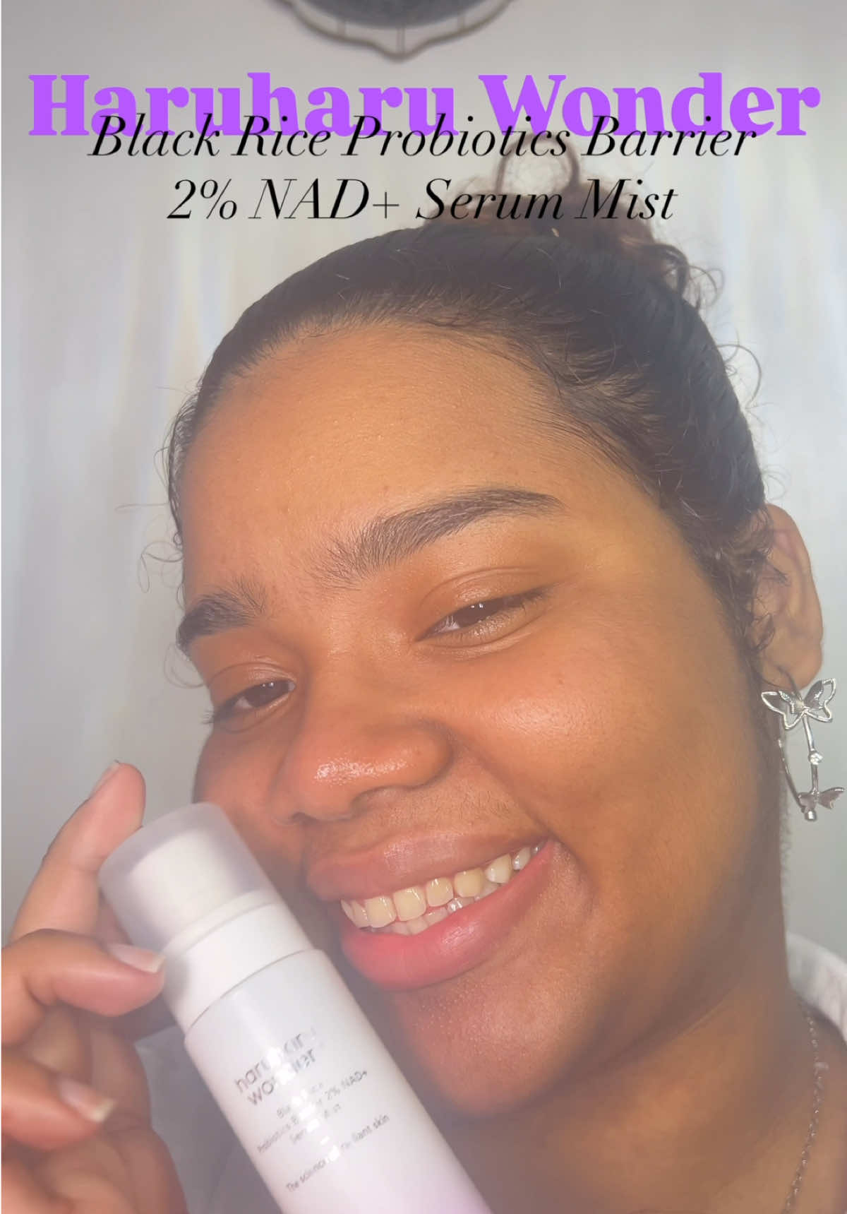 ✨Esto no es un mist normal 👀✨ Probando el serum mist de Haruharu Wonder y mi piel lo ama 😍 Hidrata al instante, refuerza la barrera y deja ese glow jugoso tipo glass skin 💧✨ Lo mejor: lo puedes usar en cualquier momento del día y no deja la piel pegajosa Literal un spray = piel más fresh y luminosa 🩷 @haruharu wonder  #haruharuwonder #serum #skincare #kbeauty #facialmist 