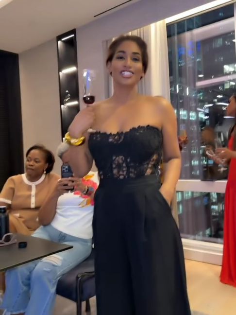 Ehhhh...suh yuh love it Lisa? 😏 Lisa Hanna 👑 on baddie time while vibing to a Vybz Kartel hit 🔥 #lisahanna #vybzkartel #fyp #jamaicatiktok #dancehallmusic #baddievibes