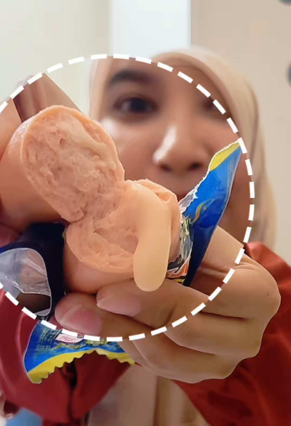 kanzler sosis + keju lumer = combo maut😭  maafkan riasan mata yg blm ke blend😭🙏🏻 #sosislumer #kanzlerkeju 