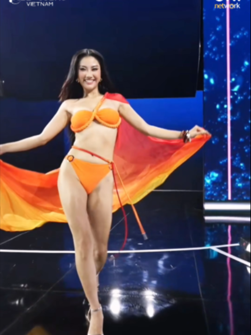 Vẻ đẹp rực lửa của Top 10 Hoa Hậu Hoàn Vũ Việt Nam 2025 trong màn trình diễn swimsuit. #HoaHauHoanVuVietNam #MissCosmoVietNam #UniMedia