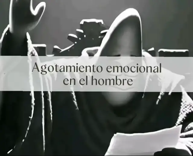 El agotamiento emocional es un estado de desgaste psicológico profundo que aparece cuando una persona ha estado sosteniendo estrés, responsabilidades o conflictos durante demasiado tiempo sin descanso suficiente. No es solo estar cansado. Es sentir que ya no tienes energía interna para seguir respondiendo. ¿Por qué ocurre? • Estrés laboral prolongado. • Problemas familiares. • Cargar con responsabilidades emocionales de otros. • No expresar lo que sientes. • Perfeccionismo extremo. • Falta de descanso real. 🛠️ ¿Cómo empezar a recuperarte? 1.	Reconocer que estás cansado emocionalmente. 2.	Reducir exigencias temporales. 3.	Hablar con alguien de confianza. 4.	Dormir mejor. 5.	Poner límites. 6.	Hacer pausas reales. A veces la recuperación no es hacer más cosas. Es dejar de hacer tantas... Ser hombre no significa ser una máquina emocional. Significa tener el coraje de mirarte por dentro sin huir. El agotamiento emocional no es debilidad. Es una señal de que has sido fuerte demasiado tiempo sin descanso. #paratii #hombres #viral 