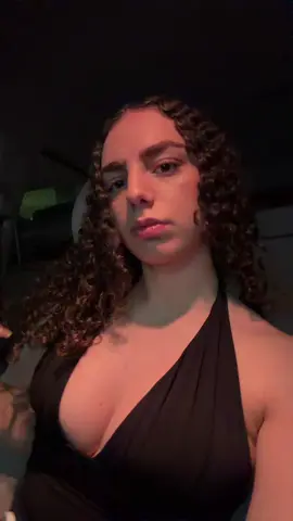 She’s confident 🤏🏼