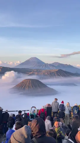 Bromo dengan keindahanya  #bromotenggersemeru #bromo #fypage #viraltiktok 