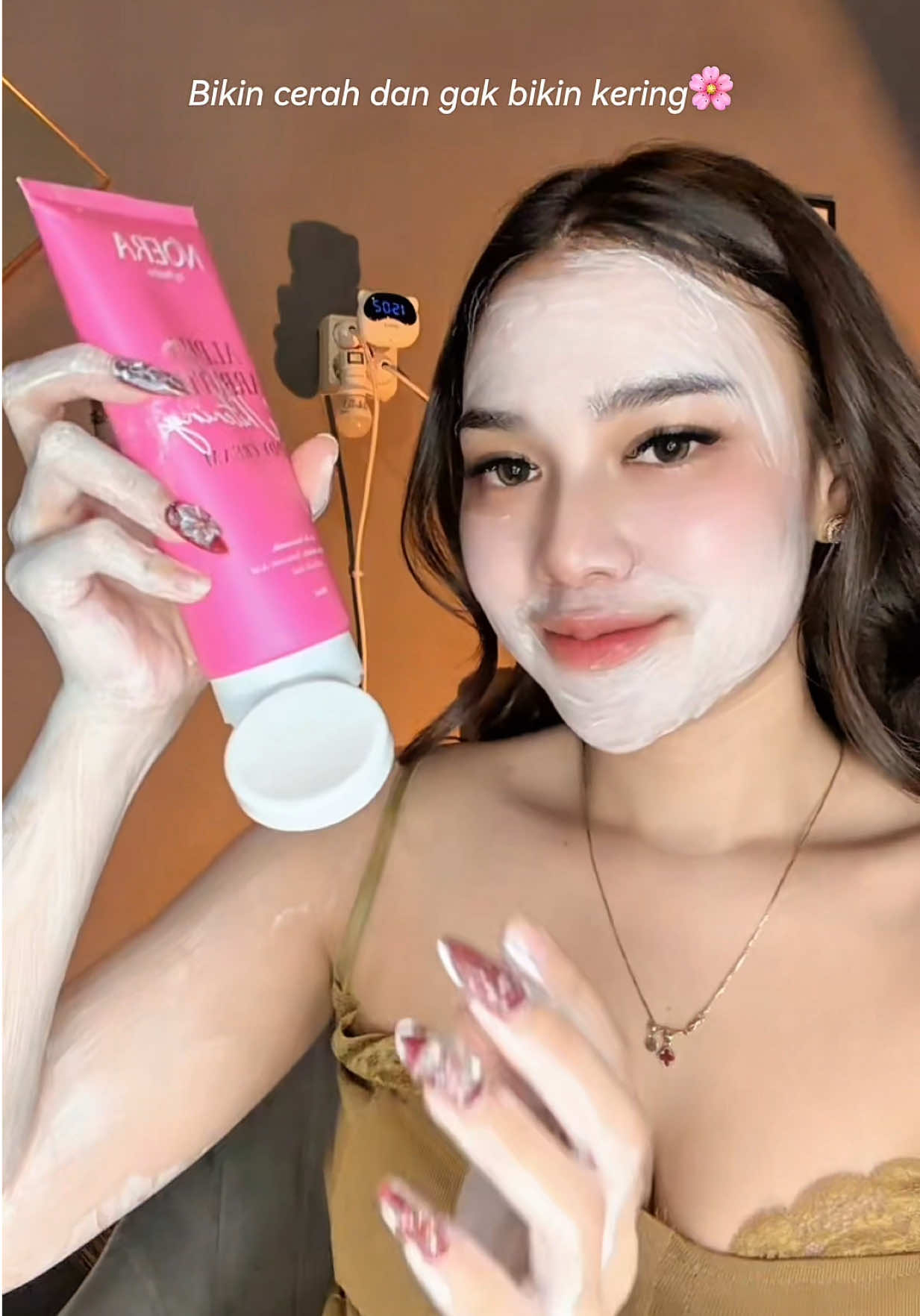 Gak ada alesan belang, udah ada  @Noera By Reisha yang bisa dipakai semuka😍 #noera #bodybleaching #bodycream #fyp 