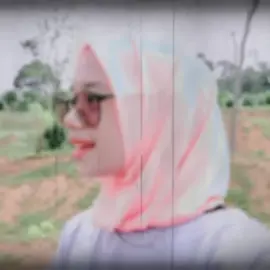 Nggak harus keluar rumah buat healing… cukup duduk santai di kebun depan. Angin sepoi-sepoi, suara daun, suasana tenang. momen simpel yang sering diremehin tapi justru paling bikin pikiran fresh lagi. Kadang, ketenangan itu ada di tempat yang paling dekat. Kamu tim yang suka santai di rumah atau harus keluar biar bisa relax? Follow akun ini buat konten santai & relatable tiap hari! #SantaiDirumah #KebunRumah #HealingSederhana #SuasanaTenang #FYPIndonesia 