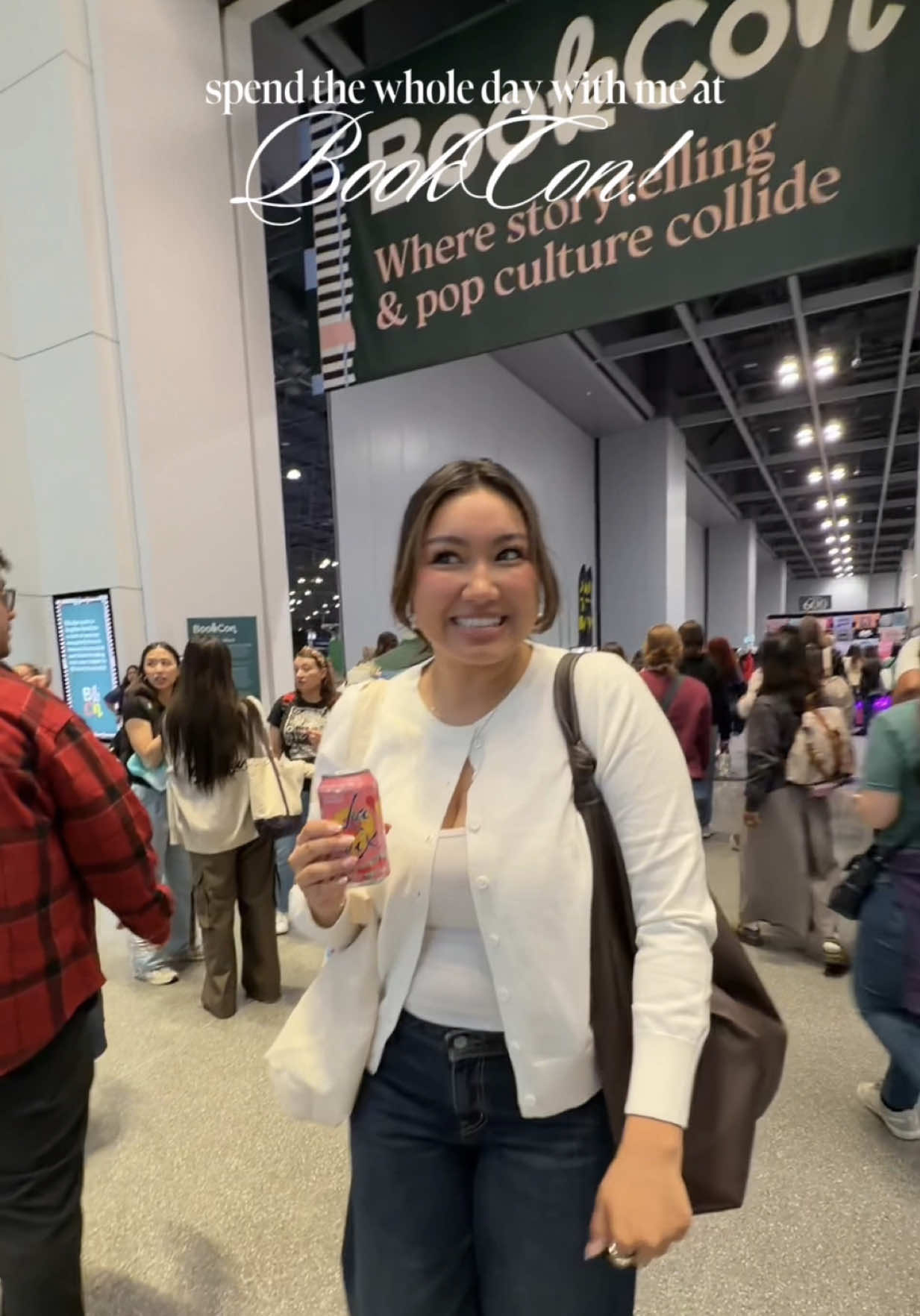 besties get in we’re going to bookcon!!  #bookcon #spendthedaywithme #Vlog #bookhaul #BookTok 
