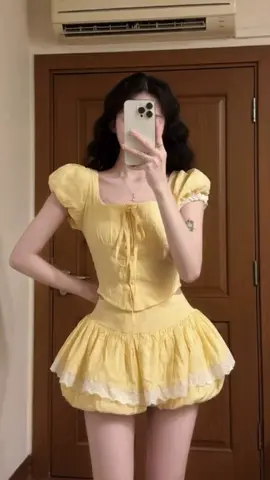 Set áo sơ mi cổ vuông kèm quần bí giả váy.                                                      #phốđồxinhtheotrend #mỗingaymotoutfit #damxinh #thờitrangnữ #xuhuong 
