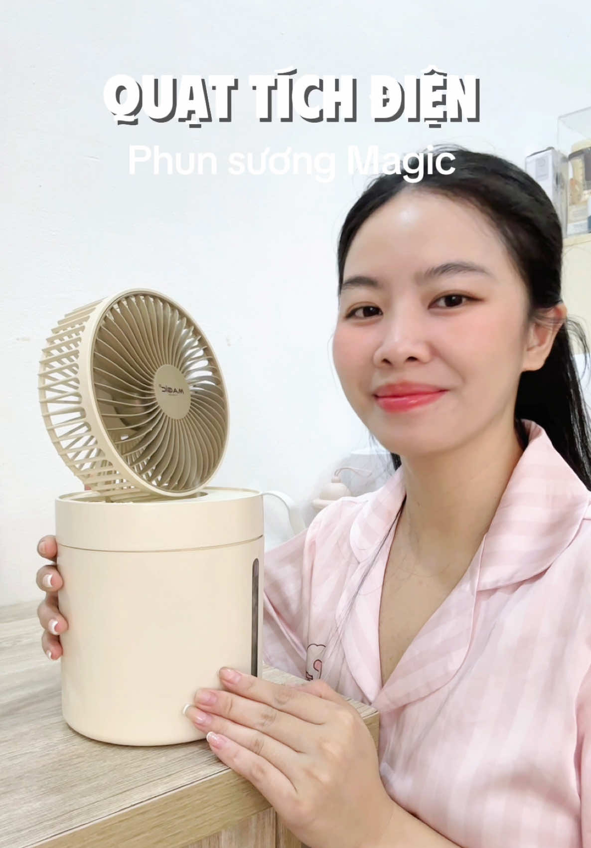 Quạt mini 2in1 tích điện phun sương, hè nắng nóng cứ trữ sẵn đồ tích điện cho yên tâm các mom ơi cúp điện 1 cái là lấy ra dùng cho con #mommyofbrian  #mecuaembrian  #MagicVietnam #QuattichdienMagic #Quatphunsuong