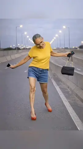 #capcut #capcutpioneer Basta uma foto para fazer esse vídeo de caminhada IA 😂 Aprenda a fazer o trend de caminhada AI viral Caminhada IA Trend Caminhada IA Efeito IA Caminhada My Phobia Strut Walk AI AI Walking Trend Catwalk AI Template Funny AI Walk. Transforme sua foto em uma animação de caminhada engraçada com IA. Teste esse template do CapCut.   Funny AI Walk Turn your photo into a funny AI walking animation. Try this CapCut template #MyPhobia #StrutWalkAI #aidance 
