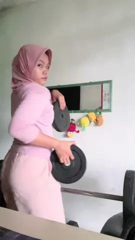 Tutorial nyari pump kaki 🦵  Jangan lupa cardio yaa ☺️❤️‍🩹 #squat #weightliftinggirl #cardio #stayactive #legs 
