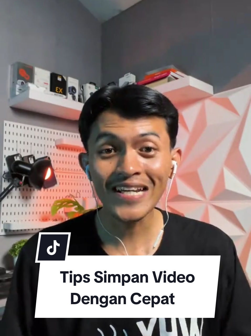 Berikut trik untuk menyimpan video favorit Anda dengan cepat. #TipsTeknologi #TutorialHP #TrikHP #TikTokTips #fyp 