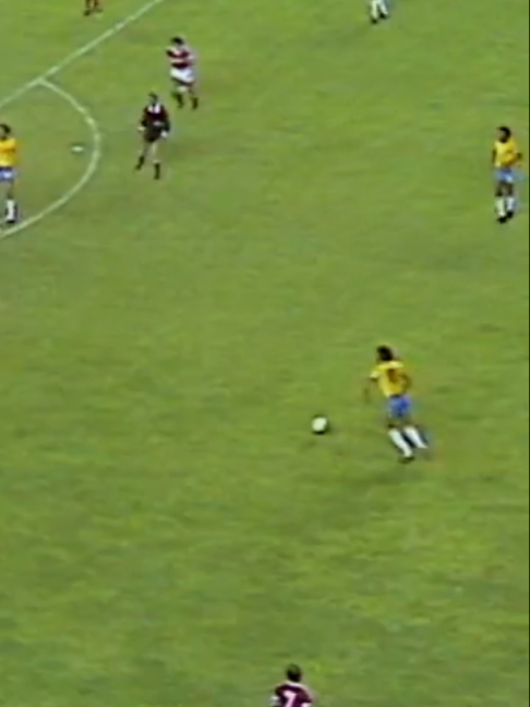 บราซิลในฟอร์มที่ดีที่สุด | ฟุตบอลโลก 1982 #Short #Brazil #Zico #บราซิล #ซิโก้ ชมไฮไลท์ประตูสุดตื่นตาตื่นใจจากระยะไกลของทีมชาติบราซิลชุดตำนานในฟุตบอลโลก 1982 ที่รวมประตูสุดยอดเยี่ยมจากซีโก้ โซคราเตส และเอเดอร์