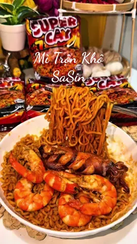 mì trộn khô Sasin cay cấp độ 7 #monngonmoingay #chithichnaunuong #ancungtiktok #xuhuong #micaysasin 
