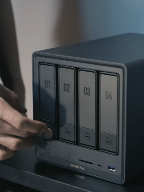 Settle in for movie night! With its built in theater app a UGREEN NAS is the perfect home for all your movies and home videos #UGREEN #Tech #UGREENNAS#networkattachedstorage