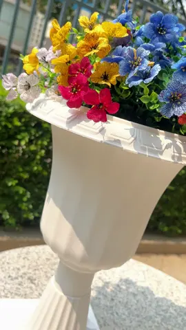 This multi-color imitation violet has rich and soft colors. The petal layer is natural and realistic. It adopts waterproof and anti-ultraviolet materials, high-quality, not easy to fade, not easy to wither, durable, no glue maintenance for a long time, fresh and beautiful, suitable for home balcony, courtyard, garden, wedding decoration and party decoration.#multicolorviolet #artificialviolet #homedecor #weddingdecor 