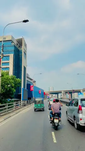 মহাখালী ফ্লাইওভার: ঢাকার ব্যস্ততার মাঝে গতির প্রতীক। #মহাখালী_ফ্লাইওভার #DhakaCity #FlyoverLife #UrbanDhaka