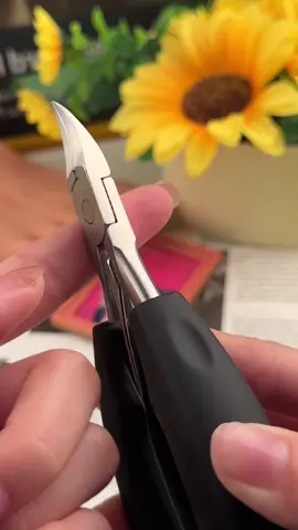 Take good care of your nail health with this professional tool set. It effectively improves dry cuticles, cracked nails and thick toenails. The ergonomic design brings a comfortable grip. Easy to clean and reusable, it is a necessary daily tool placed in your bathroom.#videowave #Mother'sDaygift #NailCare #PedicureKit #Nailskitset #howtoclipcuticles #howtousenailclippers #fernchtipnailinspoblue #pedicurekitforfeet #Besthandrestfornails #Pedicurepilow #nailclippers #shopnow #tiktokshop #nailgroovetongs #nailcare