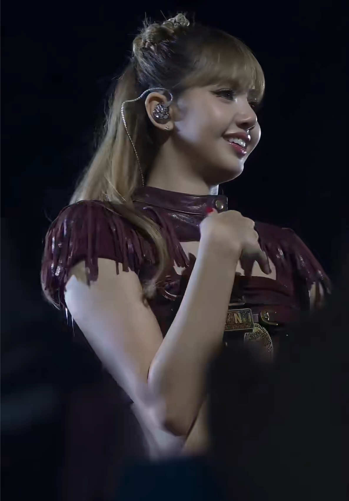 So pretty 😭✨💕 #iam_socnho #lisa #lalisa #blackpink #deadlineworldtour 