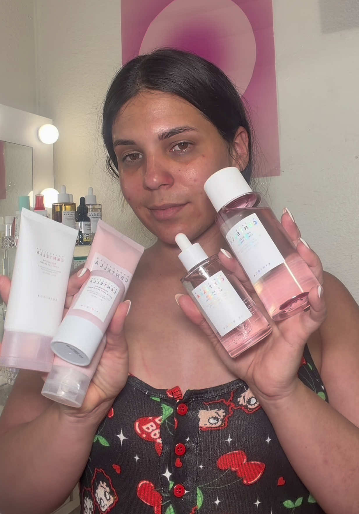 Mi rutina de noche para poros invisibles 🌙 El SKIN1004 Perfect Pore Set tiene todo lo que tu piel necesita antes de dormir. Centella asiática en cinco pasos y a un precio que no tiene competencia. Está de oferta en TikTok Shop y se agota siempre. @SKIN1004 US  #SKIN1004 #PerfectPoreSet #tiktokshopcreatorpicks #koreanskincare #centella 