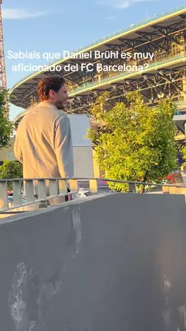 Daniel Brühl, el actor hispano alemán es un gran aficionado del @fcbarcelona aunque el otro día no d