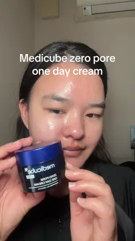 Medicube zero pore cream gives such a clean, soft finish without feeling heavy ✨ @medicube global  #medicube #zeropore #poreblur #koreanskincare #medicubezeroporeonedaycream 