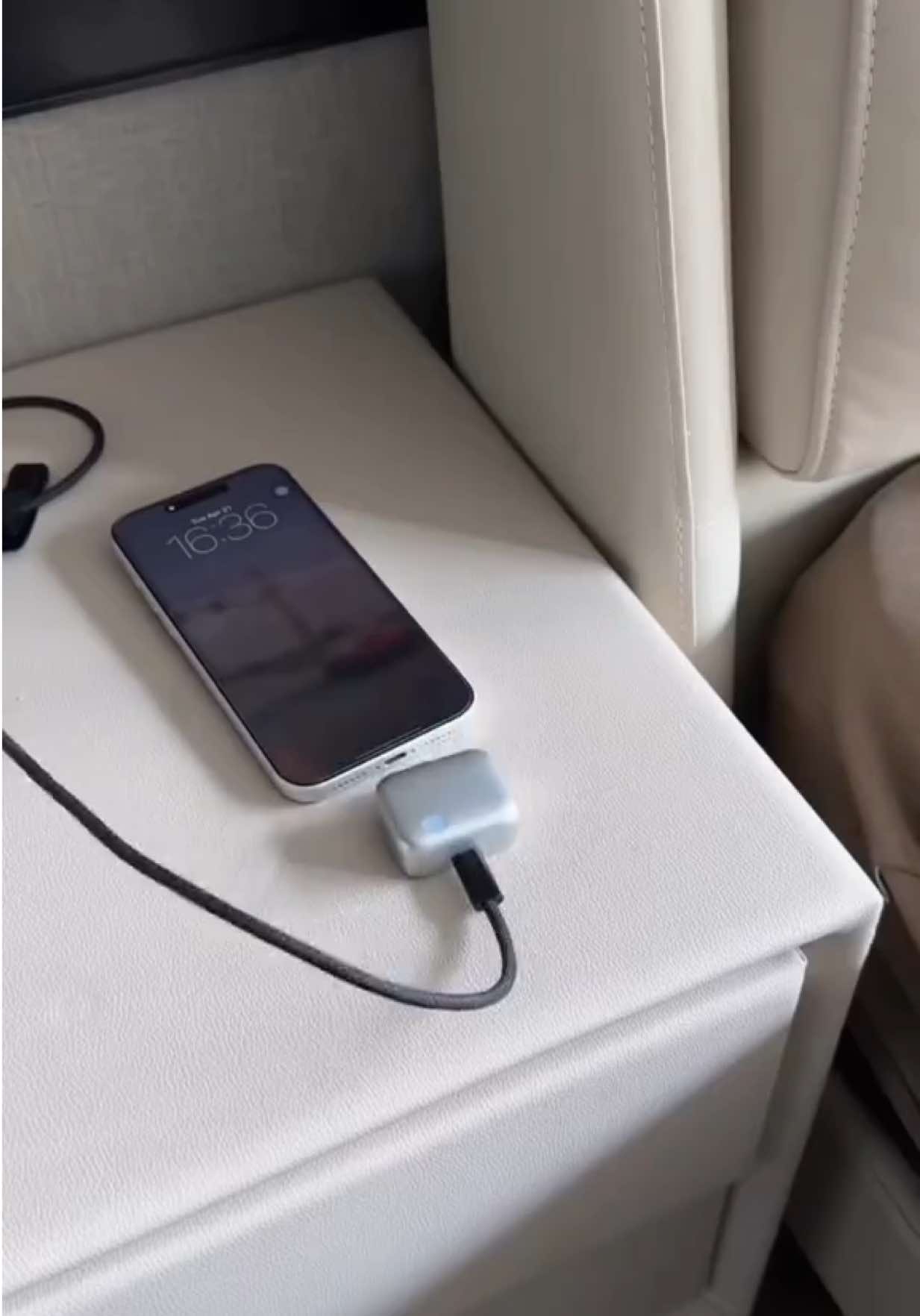 اغرب شاحن ممكن تشوفه في حياتك #techiteasy #Tech #techtok 
