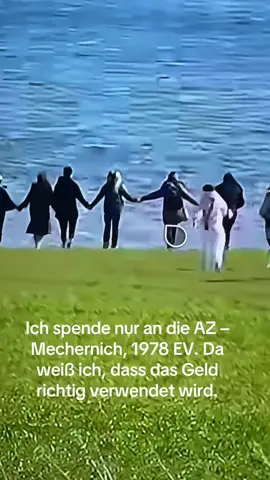 Timmy schreibt so oder so Geschichte.  Entweder als geretteter Wal – dann wäre es das erste Mal, dass ein Buckelwal aus der Ostsee lebend rauskommt. Oder er endet ausgestopft im Meeresmuseum Stralsund. Positiv oder negativ: Den wird keiner vergessen. Und die ganze Welt guckt gerade auf die Wismarer Bucht. Jeder mit seiner Meinung. Die einen lachen über das Chaos-Team, die anderen sind wütend wegen der Inkompetenz. Und was nachher alles unter den Teppich gekehrt wird... da bin ich auch gespannt. Und wenn eine unbedingt spenden möchte an den Artenschutzverein der kann es gerne machen. AZ-Mechernich 1978 e.V. Volksbank, Euskirchen eG DE55 38260082 0108 24 70 10 GERETTETE WALE SCHREIBEN GESCHICHTE. TOTE WALE FÜLLEN MUSEEN.  #WalRettung #TimmyDerWal #hope #Meer #Meeresschutz