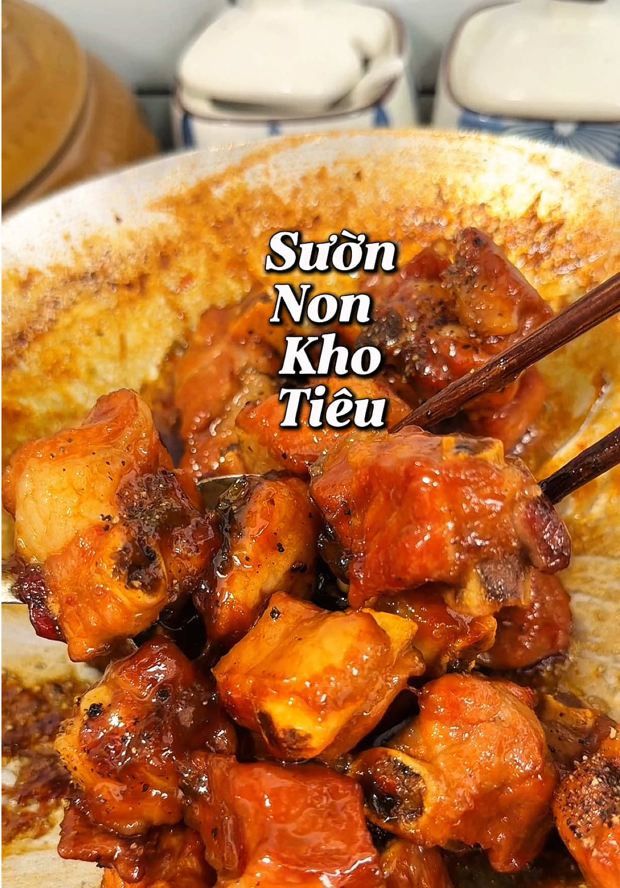 Mời mấy chị ăn cơm sườn kho tiêu , nghe nhạc với e nha#BếpNhàTrinhh #nấuăncùngtiktok #LearnOnTikTok 