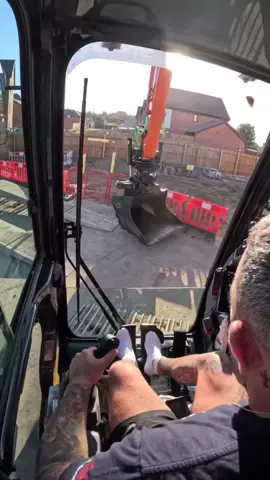 If it’s on it’s gone !!  #bearded_excavation_uk 