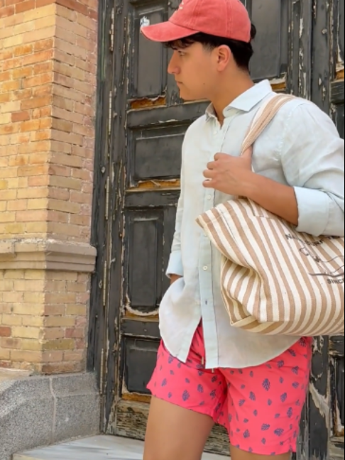 Preparando la escapada del puente no podría faltar el total look de Naive! #Newcollection #Swimwear #Menswimwear #Summertime #Summer #Camisalino