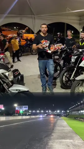 Isso não pode faltar pra você que trampa com a moto!🚀 . Você que é motoboy, mototáxi, que de alguma forma trampa em cima da moto, esse kit não pode faltar pra você! . Além de entregar potência e agilidade pro seu corre, ele é um kit que entrega segurança e durabilidade!🙅‍♂️ . Chega de passar perrengue com a moto manca, baú tá pesado? Esse kit vai entregar o gás que você precisa! . Chama no link que está disponível na Bio e nos storys que é sucesso!🚀 . Siga a JET MOTOS PREPARAÇÕES 🦊 . . . #motorzao #sóumcomandinho #moto #motoboy #motogirl 