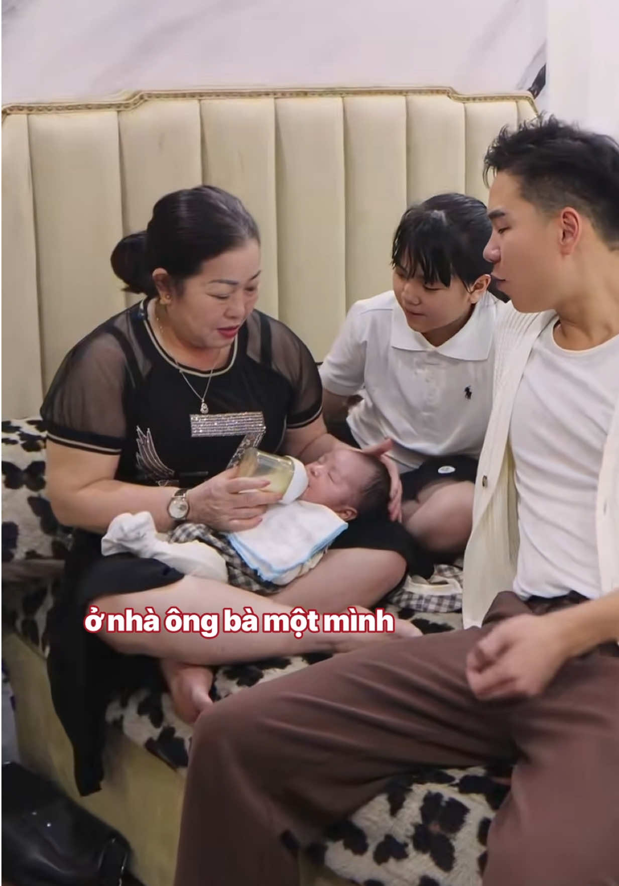 Lấy chồng trẻ, con để ông bà nuôi để rảnh nợ hú hí???? #kimngan9life #bôngcha #analog #family #xh 