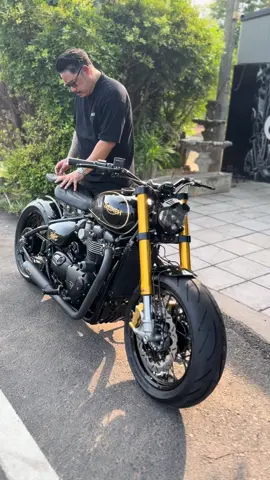 Luxury..ของมันต้องมี หรูหรามากๆ สุดพรีเมี่ยม ผลงานจัดแต่งเปลี่ยนทรงใหม่ โดย Pu-Cycles Pu-Cycles เป็นร้านแต่งรถ Triumph ที่มีผู้คน เอารถ Triumph มาแต่ง มาให้ออกแบบ จัดเปลี่ยนทรงใหม่ เยอะที่สุด ในประเทศไทย📍📍เรามีทั้งอะไหล่แต่ง Triumph ทั้งแบรนด์ไทย และแบรนด์ต่างประเทศ มาที่เดียว จบ ครบ หล่อเต็มระบบ📌📌 Number 1  เราเป็นที่ 1 เสมอ เพราะเราไม่เคยแข่งกับใคร.. ประสบการณ์ นาน 10 ปี ทุกผลงาน การันตี สร้างความมั่นใจ และความประทับใจ ให้แก่ลูกค้า👍👍 Pu-Cyclesบริการ ทุกระดับประทับใจ👍👍👍📍📍 สนใจ📞0993984444