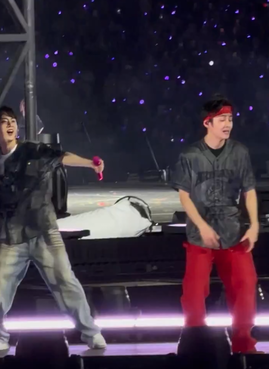SEOKJIN THROWING WATER ON TAEHYUNG THEN RUNNING AWAY 😭😭 they are so cute  #bts_worldtour_arirang_tampa #arirangbts #kimseokjin #taehyung 