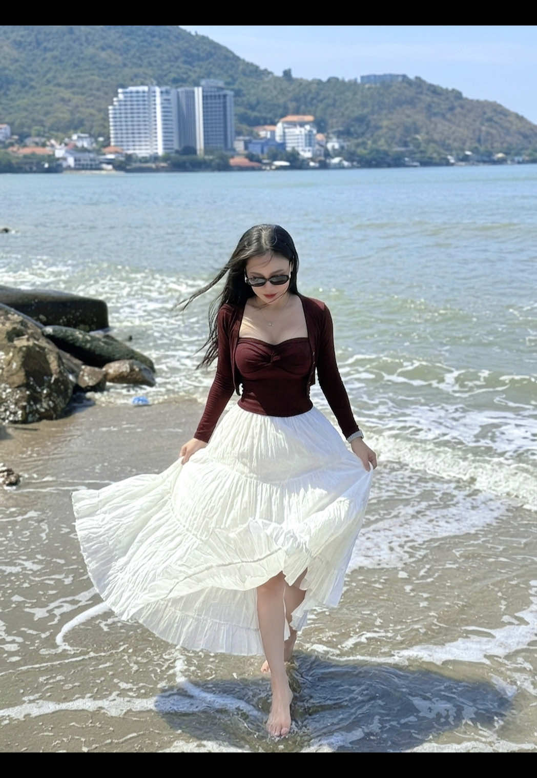 Người ta nói: Một người hay cười, chứng tỏ người đó rất hay buồn.  Một người ngủ cực nhiều, chứng tỏ người đó rất cô đơn.  Một người dễ quên, chứng tỏ người đó đã mất rất nhiều thứ…. #capcut #sea #vt 