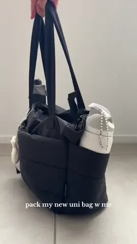 شنطة TL Puffer Bag من TaLin Egy 💼✨ مش مجرد شنطة… دي حل لكل يومك! خفيفة جدًا ومريحة في الحمل 😍 مساحة كبيرة تشيل اللاب توب وكل احتياجاتك 💻 أكتر من 12 جيب عشان كل حاجة تبقى منظمة 👌 خامة Waterproof تحمي حاجتك في أي وقت 🌧️ ستايل شيك ينفع للشغل، الخروجات، والجيم 🔥 متوفر شحن لكل المحافظات 🚚 والكمية محدودة! اطلبيها دلوقتي قبل ما تخلص 🛒💖 #bag #tltalin #totybags #pufferbag 