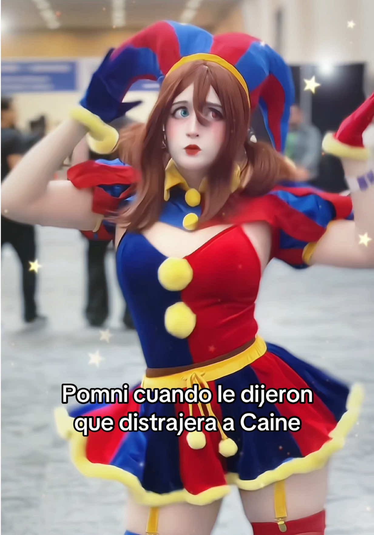 Creen que funcionó la distracción de Pomni a Caine? 😎  #pomni #cosplay #digitalcircus #pomnicosplay #caine 