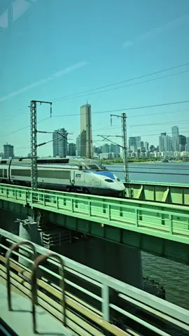 A perfect blend of technology, nature, and the city skyline. 🚅🌊🏙️ #seoul #ktx #koreatravel #hanriver #trending 