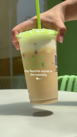 top tier asmr✋✨ #coffeetiktok #icedcoffeeaddict #asmrcoffee #cravings #pickupcoffee 