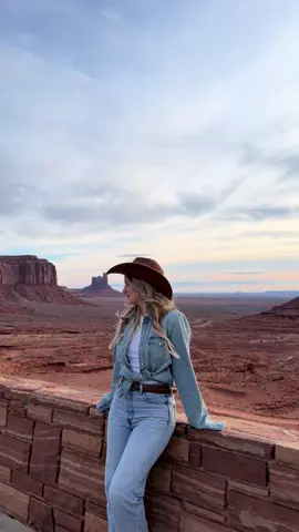 Monument Valley is pure magic. Feels like stepping straight into a movie. The vibe is unreal, like time slows down out here. Lowkey felt like I was a cowgirl in a past life🤠✨ #monumentvalley #route66 #arizona #cowboy #fyp 