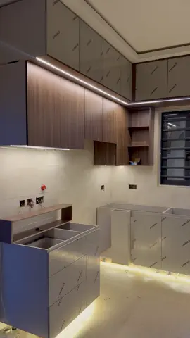 Detailed look at our recent kitchen project. 💯 We prioritized maximum storage with this layout, ensuring every inch serves a purpose. High quality finishes paired with a seamless design.        Send us a DM to start your kitchen renovation or to set up a new space. #KitchenDesign #InteriorDesignlbadan #KitchenCabinets #HomeRenovation #foryoupage