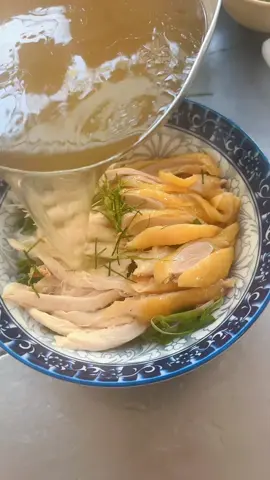 Phở gà má đùi mà phải thêm thịt ức cho heathly cơ 🤣 #thắngphoga  #phở_gà🍜🐥  #xuhuongtiktok  #côngviecmoingay 