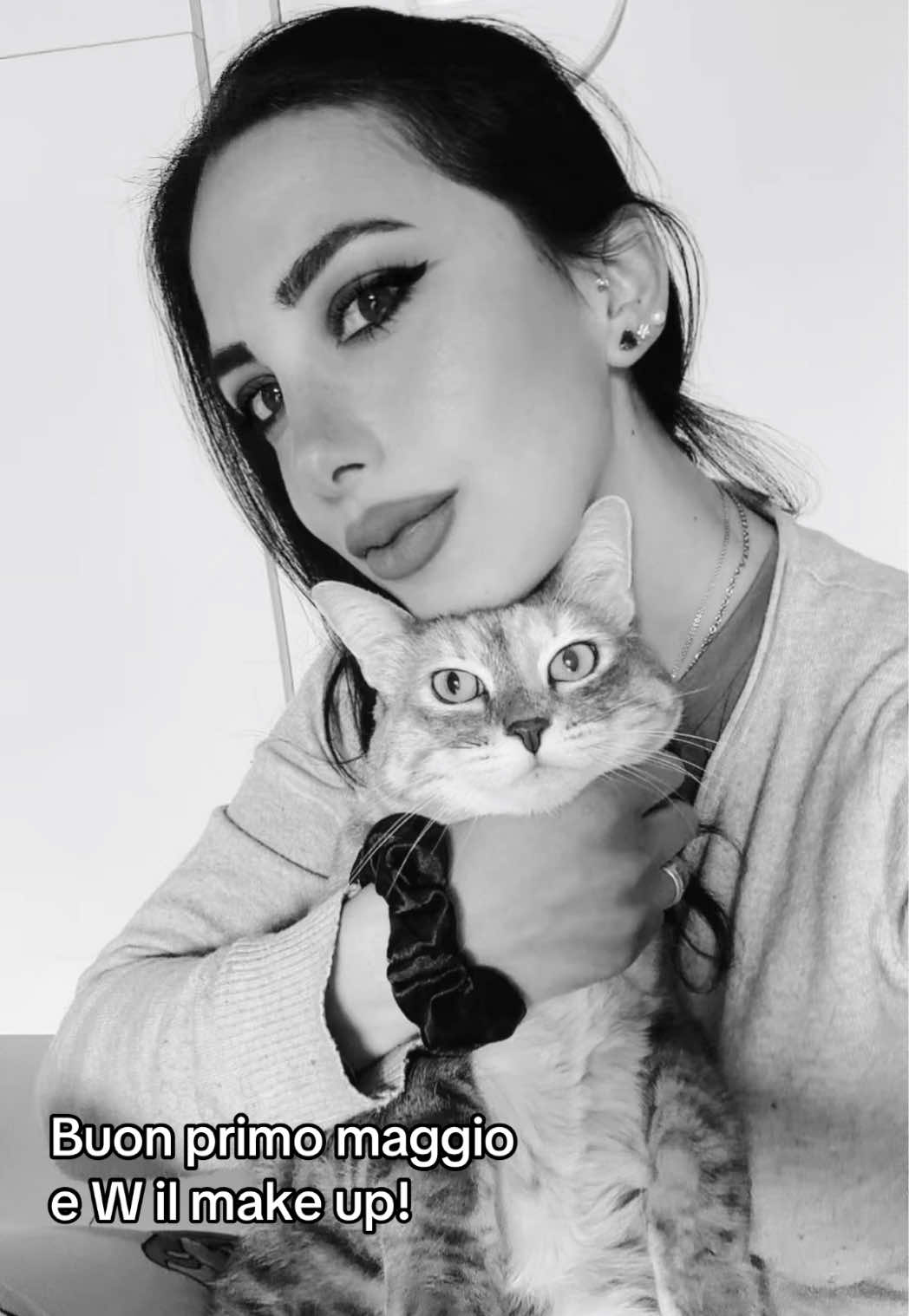 💄❤️‍🔥🐱 •Auguri e kiss• #1maggio #makeup #cleopatra #nefertiti #Love 